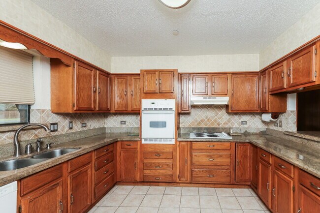 Photo - 534 Aspendale Dr