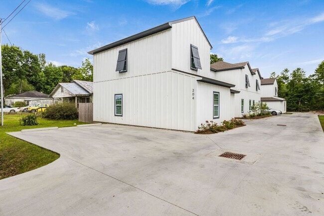 Building Photo - 204 Romero St