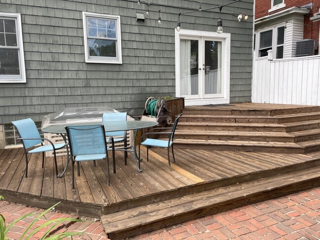 Photo - 161 E Oakland Ave