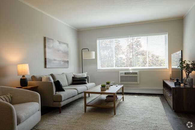 2BR, 1BA - 950SF