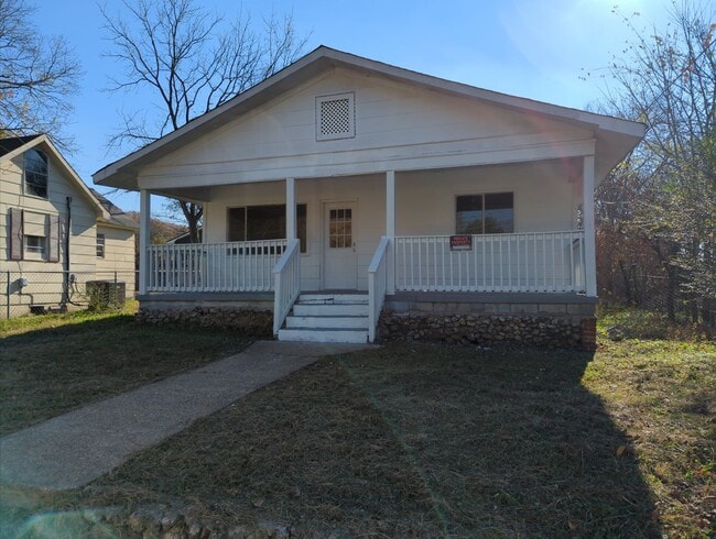Building Photo - 2 Bedroom Rossville House