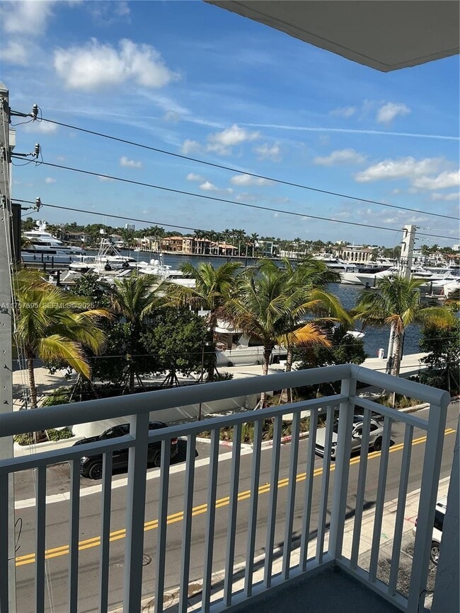 Building Photo - 200 S Birch Rd Unit 404