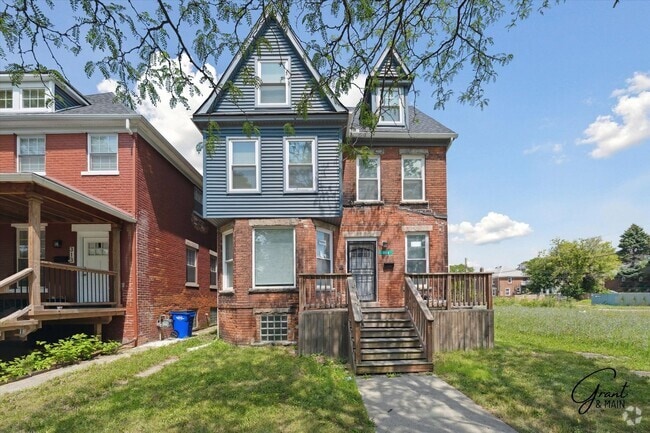 Building Photo - $1,995 - North End 4 Bedroom/ 1.5 bathroom... Rental
