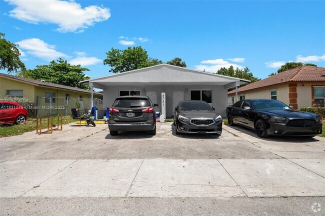 Building Photo - 2731 NW 14th St Unit B Rental
