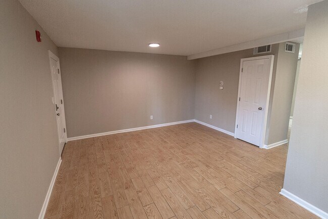 Photo - 105 N Garth Ave Unidad 31