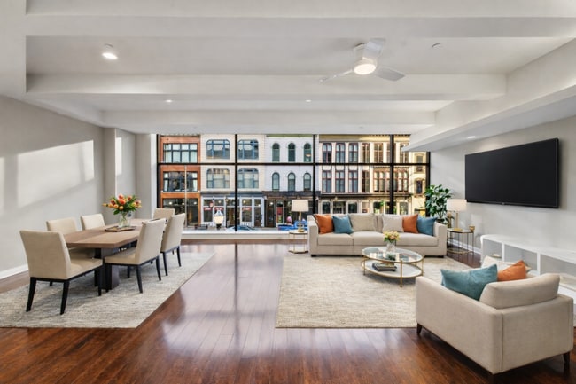 Building Photo - $1200 off a 12 month lease Unit 202