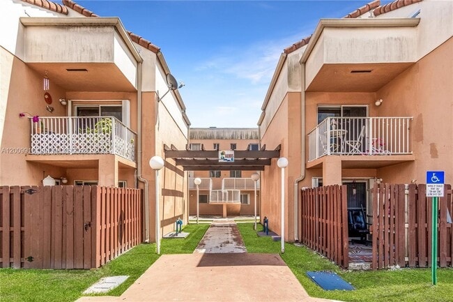 Photo - 14905 SW 80th St Unidad 212