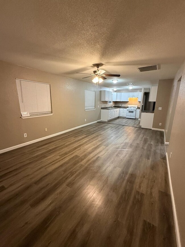 Photo - 460 S Dearing Ave