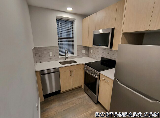 11 Peterborough St Unit 8