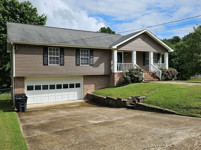 Building Photo - Coming Soon  - Spacious 4 Bedroom 2.5 bath in Hixson, TN 37343