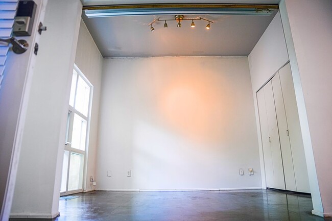 Photo - 1024 Hemphill Ave NW