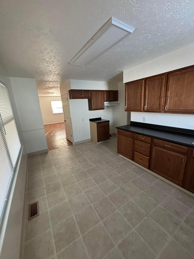 Photo - 1573 Courtright Rd