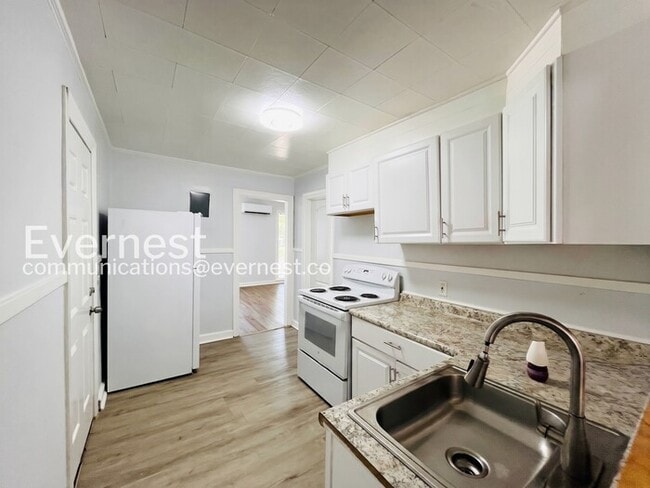 Photo - 521 Launcelot Rd