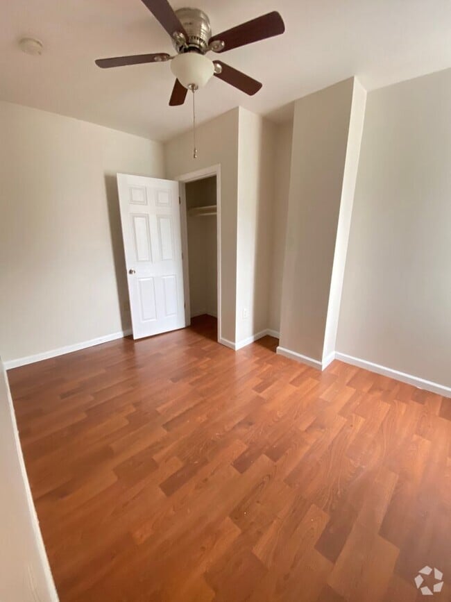 Building Photo - 3B1.5B Row House Available NOW in Fishtown
