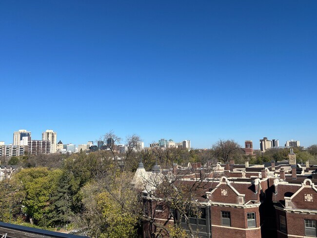 Building Photo - 238-238 Wellington Crescent Unit 4