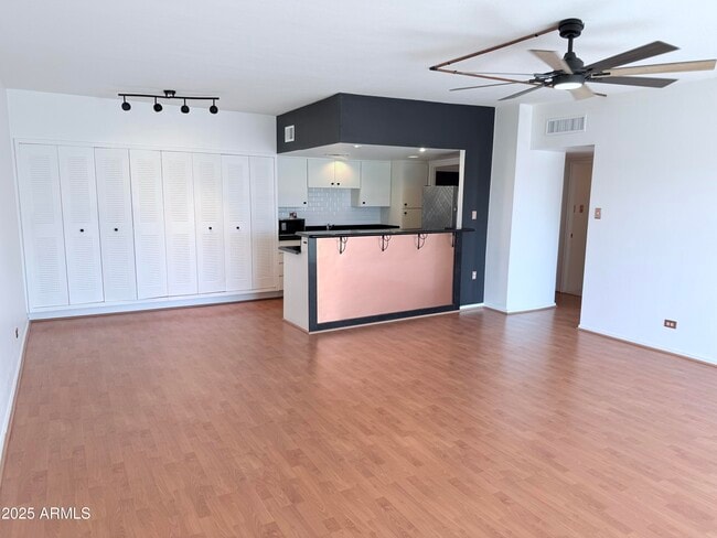 Photo - 207 W Clarendon Ave