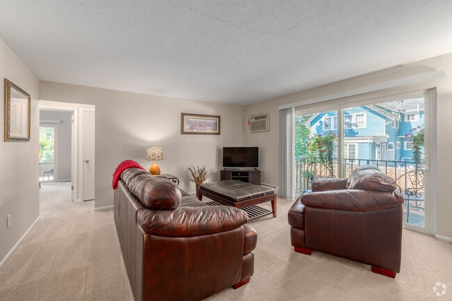 2BR, 1BA - 900SF - Living Room - Parkview Manor