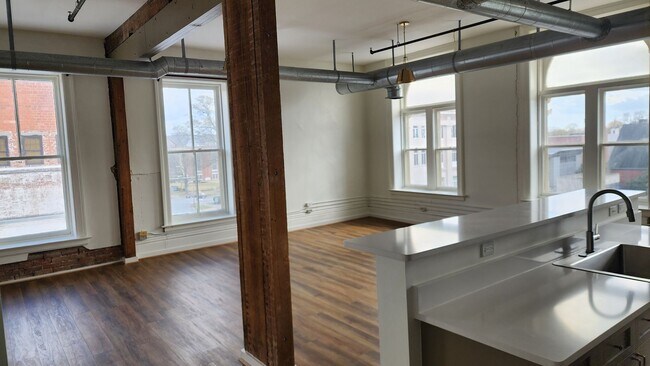 Photo - Flowers Building Condominiums Convenient To Downtown!!