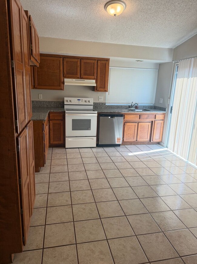 Photo - 3520 Sesame St