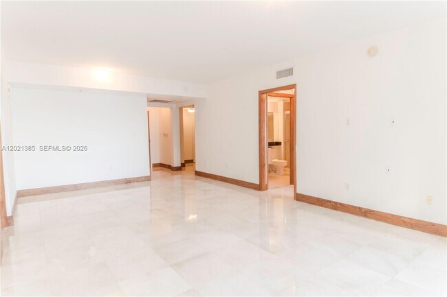 Photo - 31 SE 5th St Unidad 1208