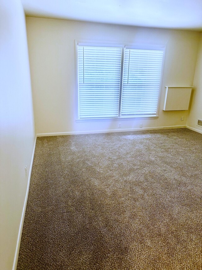 Building Photo - 2727 Brownsboro Rd Unit 7 Rental