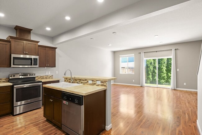 Photo - Lovely 3 bedroom/2.5 Bath Townhouse