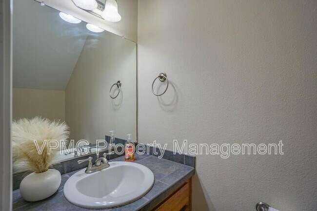 Photo - 5906 NE 56th St