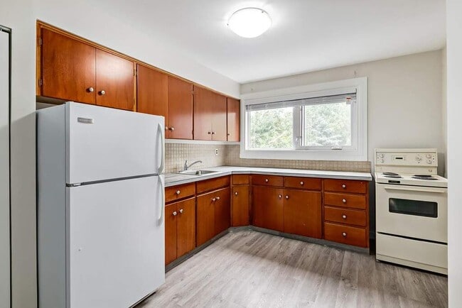 Photo - Crestwood Apartments