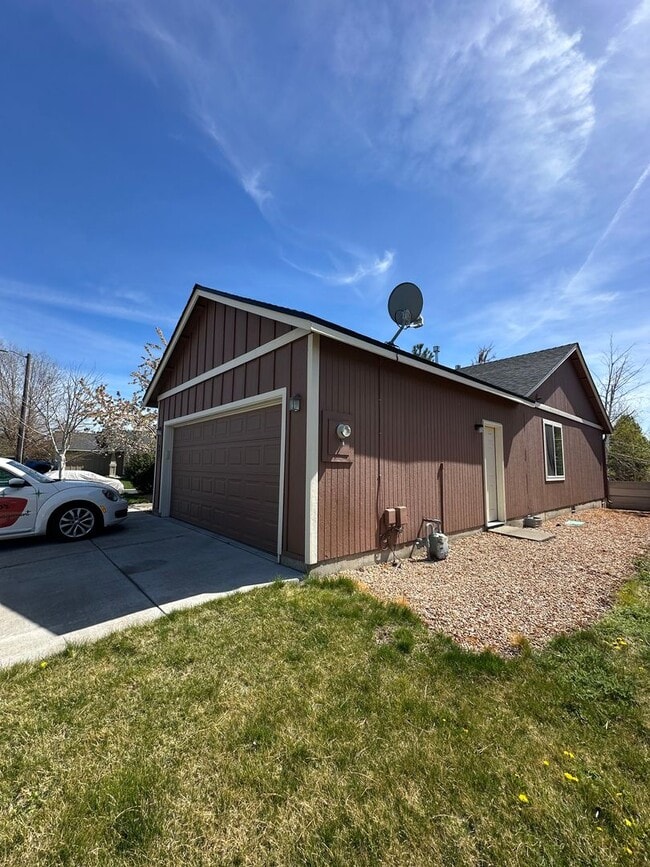 Photo - Cozy 3 Bedroom Home in SW Bend!