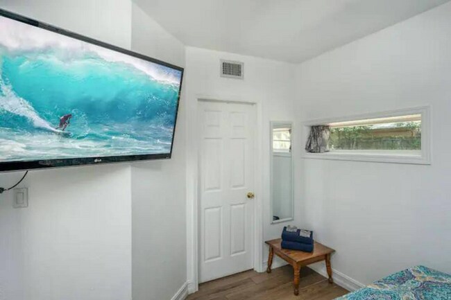 Photo - 2014 Newman St Unit 2