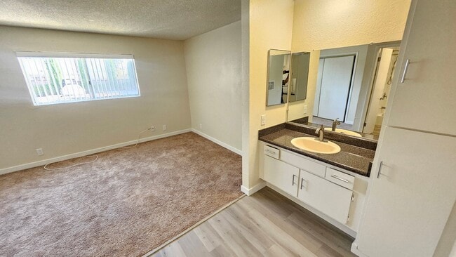 Photo - 6842 Fulton Ave Unidad 11