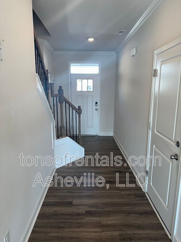 Photo - 142 Creekview Rd