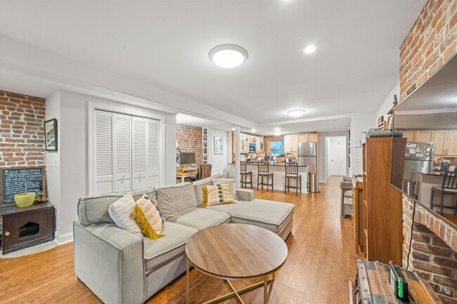 Building Photo - 194 Washington St Unit 1