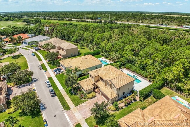 4381 SW Gossamer Cir