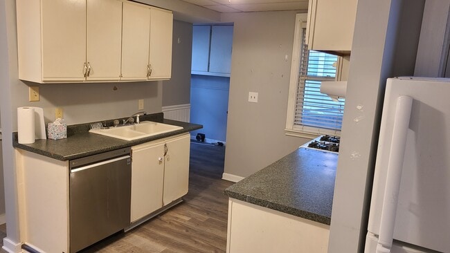Kitchen w Dishwasher