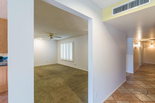 Photo - 1113 E Balboa Dr