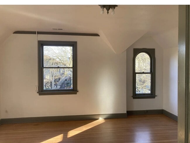 Photo - 470 W Broadway Unidad Apt A
