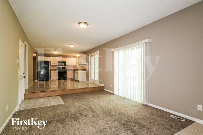 Photo - 125 Lake Point Dr