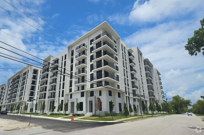 Building Photo - 12640 NE 12th Ave Unit 605 Rental