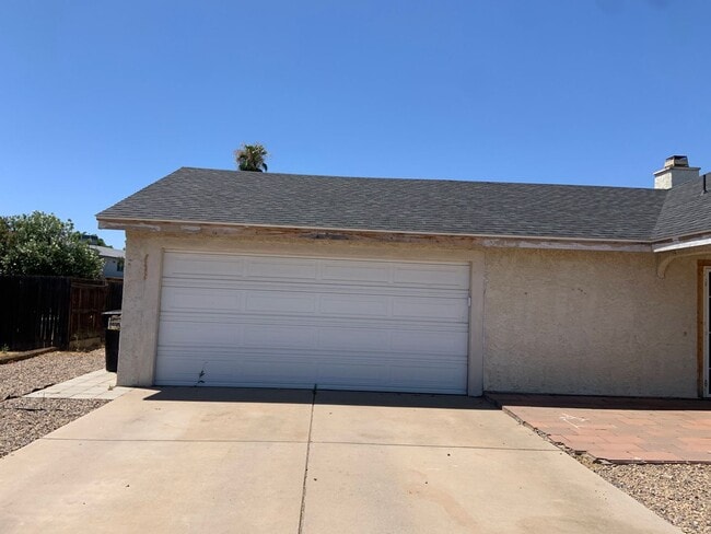Photo - Lovely 3 Bedroom home for rent close to Thunderbird Medical!