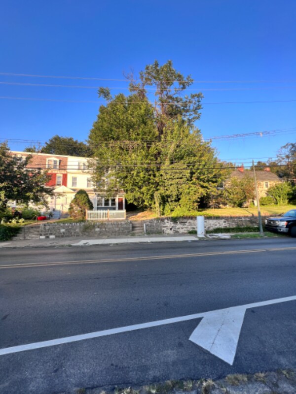 Photo - 1023 Main St