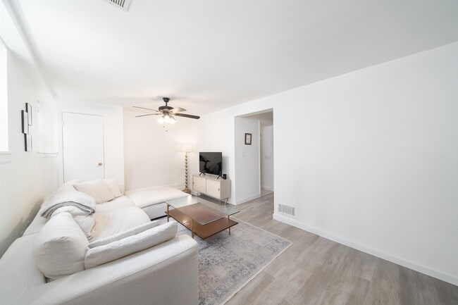 Building Photo - 364 1st St Unit 1