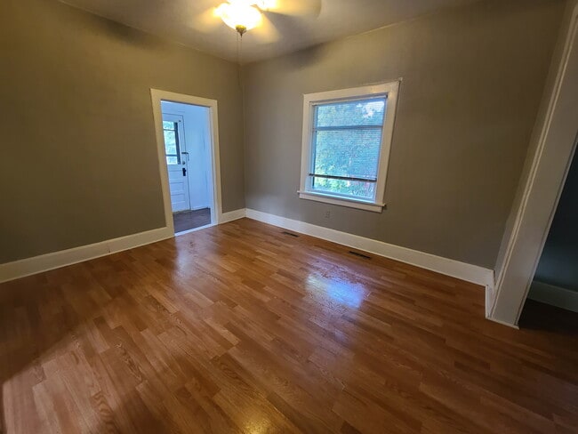 Photo - 637 W Laurel St