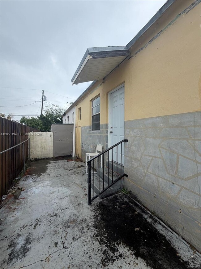 Photo - 10518 NW 30th Ave Unidad 1