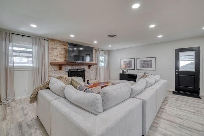 Photo - 2117 Gaston Pl Dr