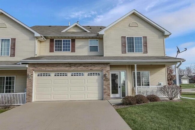 Beautiful Townhouse located in a desirable neighborhood in North Liberty - Beautiful Townhouse located in a desirable neighborhood in North Liberty