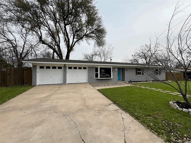 Photo - 808 Salem Ln
