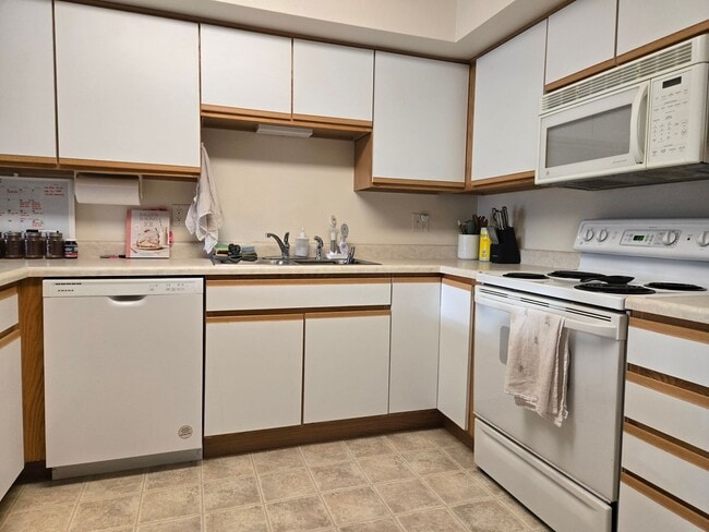 Photo - Jack Vallandingham Coral Court Unit 2880-204