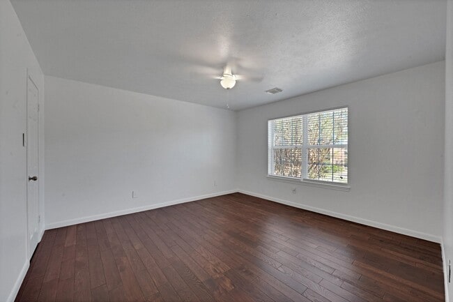 Photo - 4422 Warwick Dr