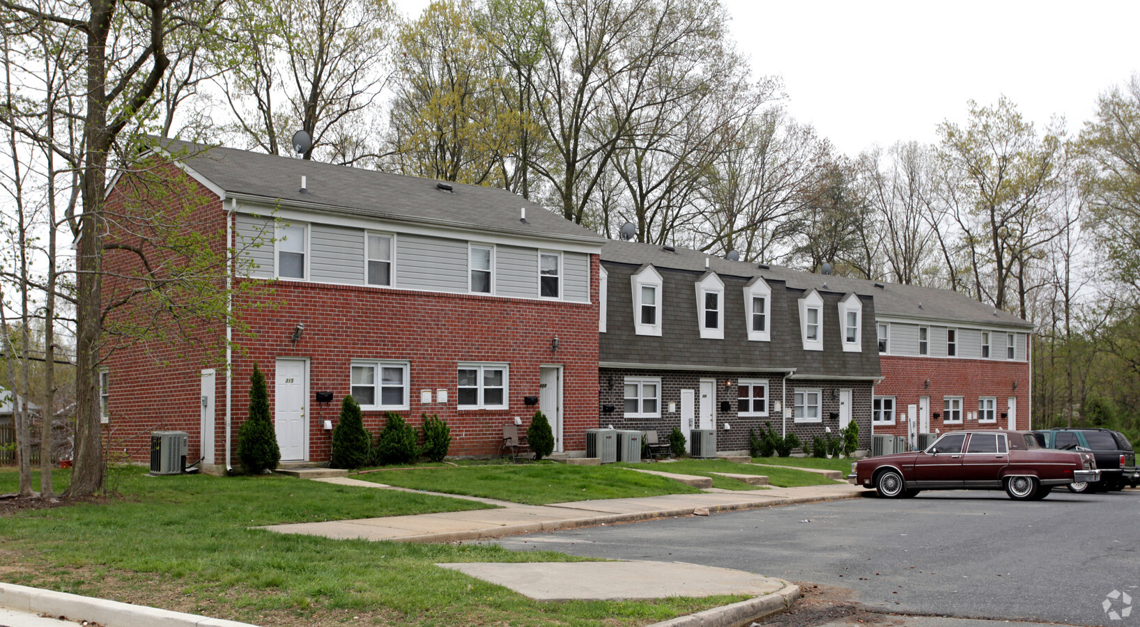 Oaktree Apartments - Oaktree Apartments